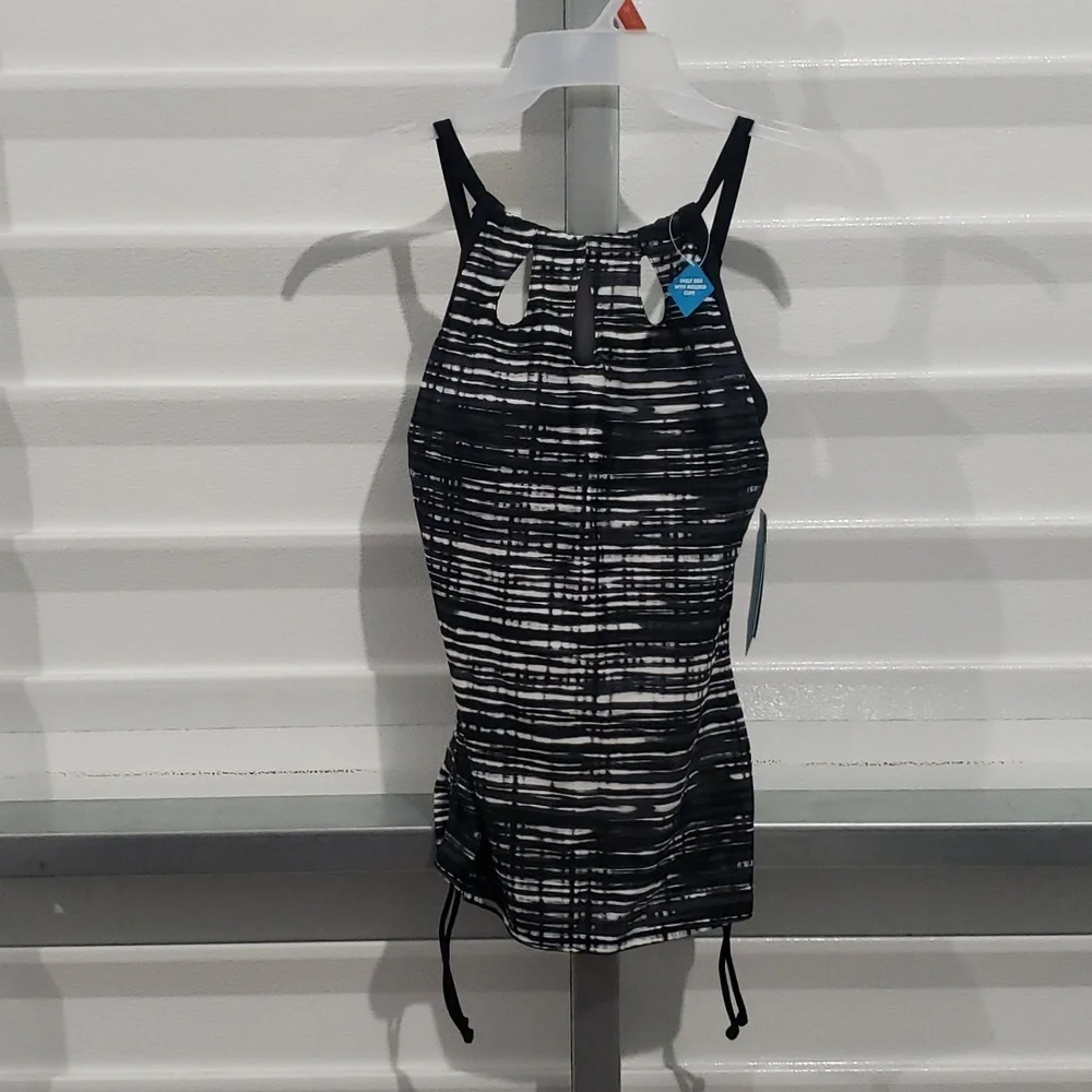 NWT HEATWAVE KEYHOLE HALTER SWIM‎ TOP SIZE SMALL
